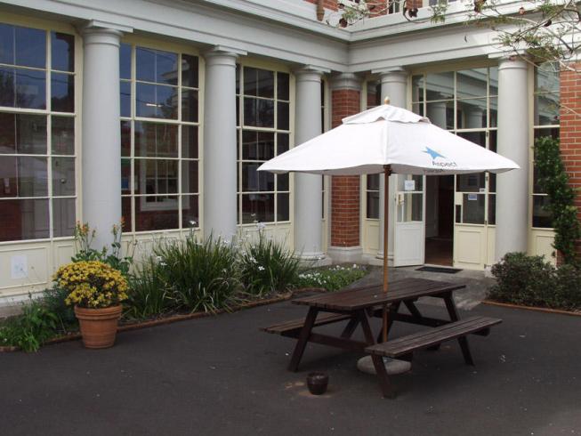 Terrasse de l'école Kaplan Aspect