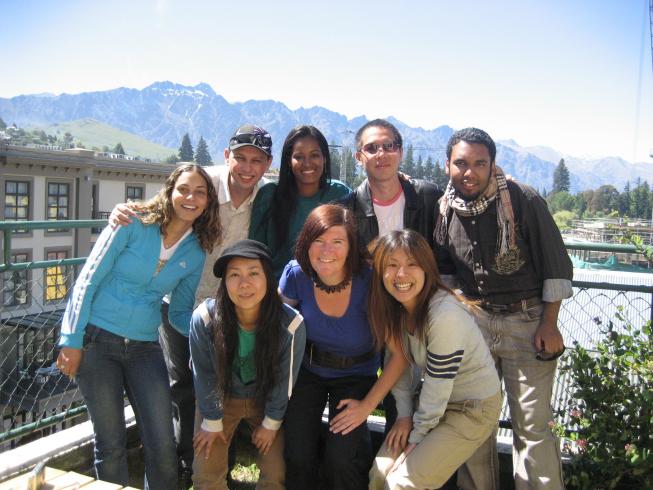 Etudiants sur la terrasse de l'école