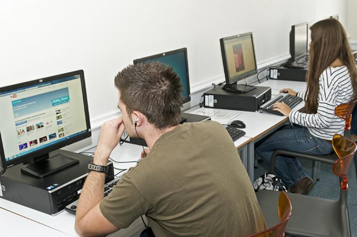 Salle informatique de l'école ISIS Oxford