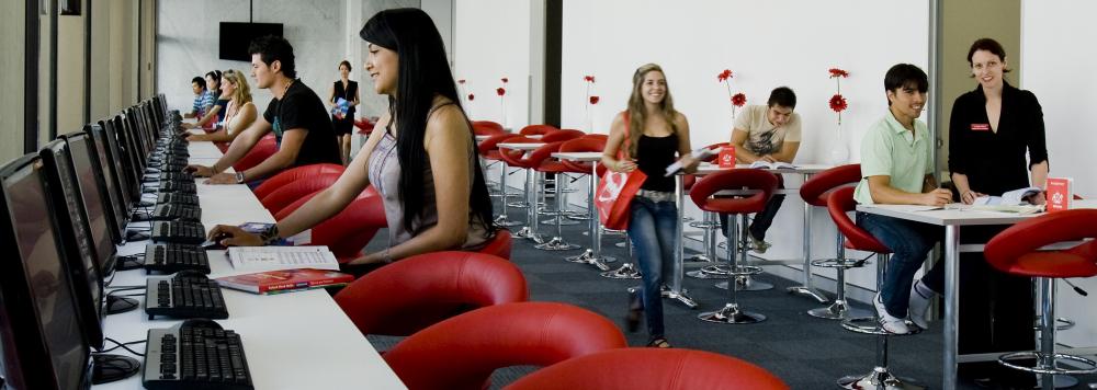 Salle commune aux étudiants de l'école d'anglais Browns