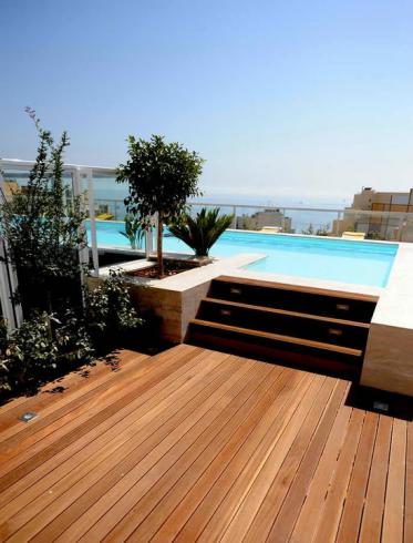 La piscine sur le toit du George Hotel