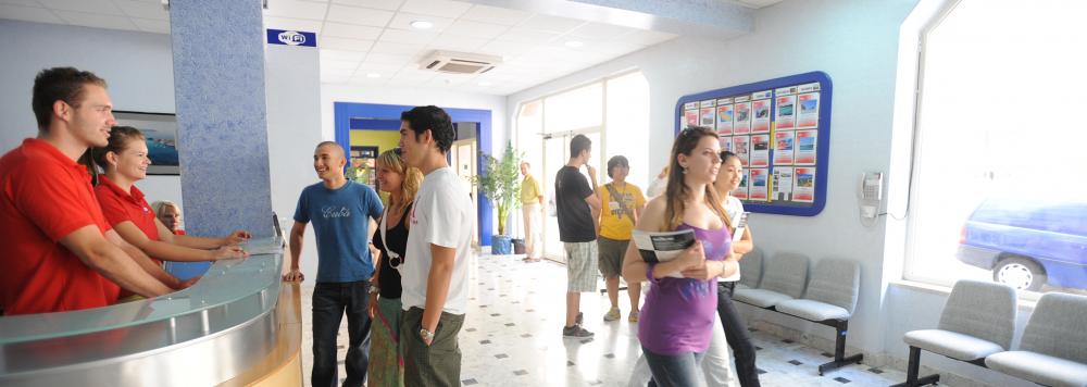 étudiants à l'école d'anglais de Sliema à Malte en Méditerranée