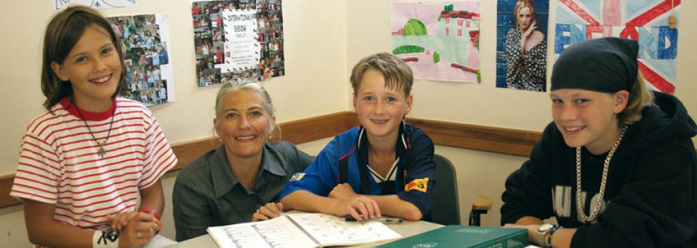 adolescents en cours d'anglais en Grande-Bretagne