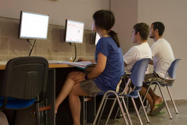 La salle informatique avec accès internet