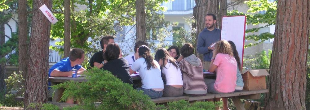 jeunes étudiants en cours d'italien en Italie